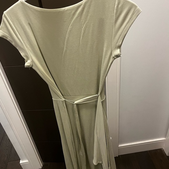 Wilfred Saturn Shortsleeve Midi Dress size small (pastel green) - Picture 3 of 9